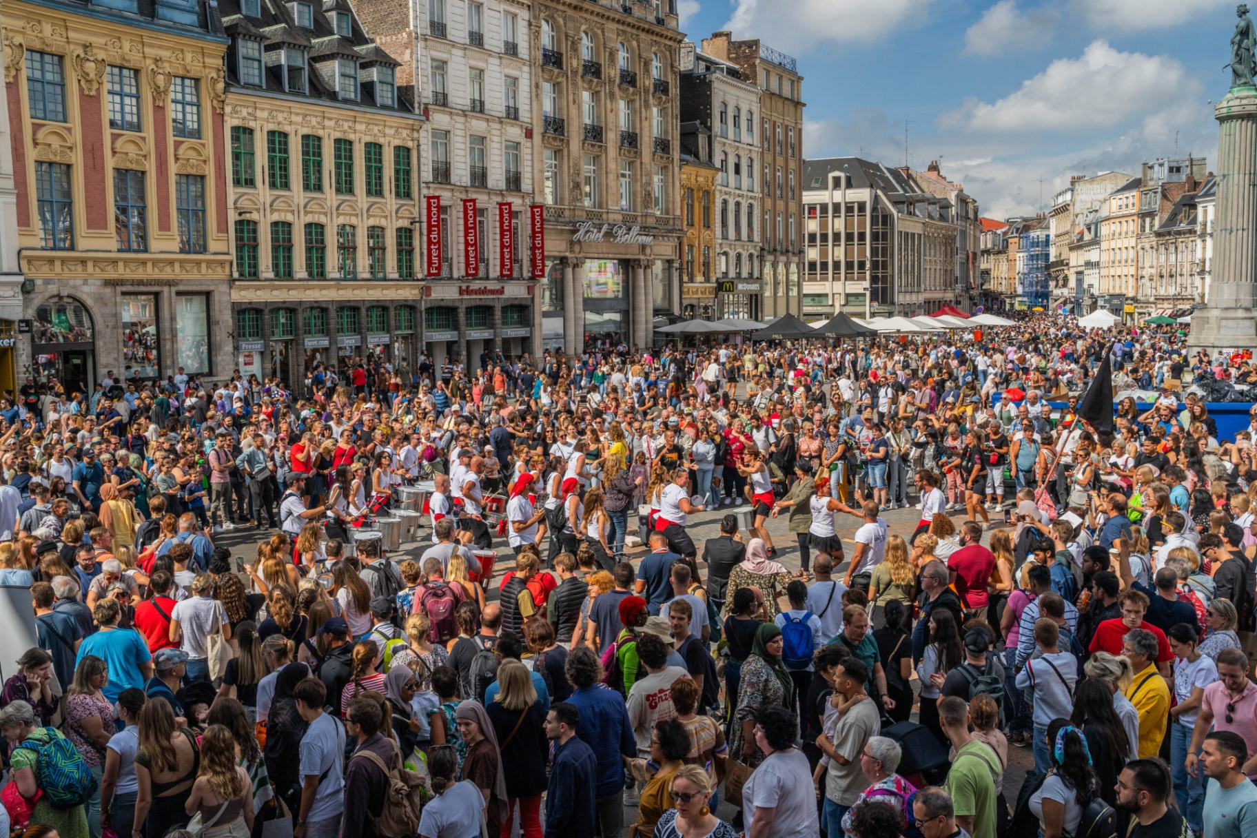 Foule à la Braderie de Lille